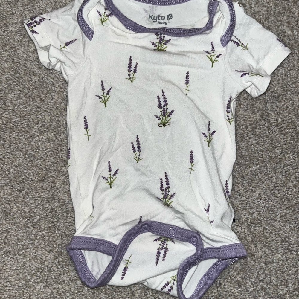 Kyte BABY Lavender Print Onesie